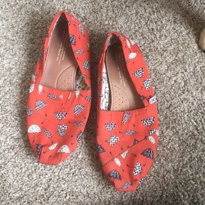 Red Umbrella Toms